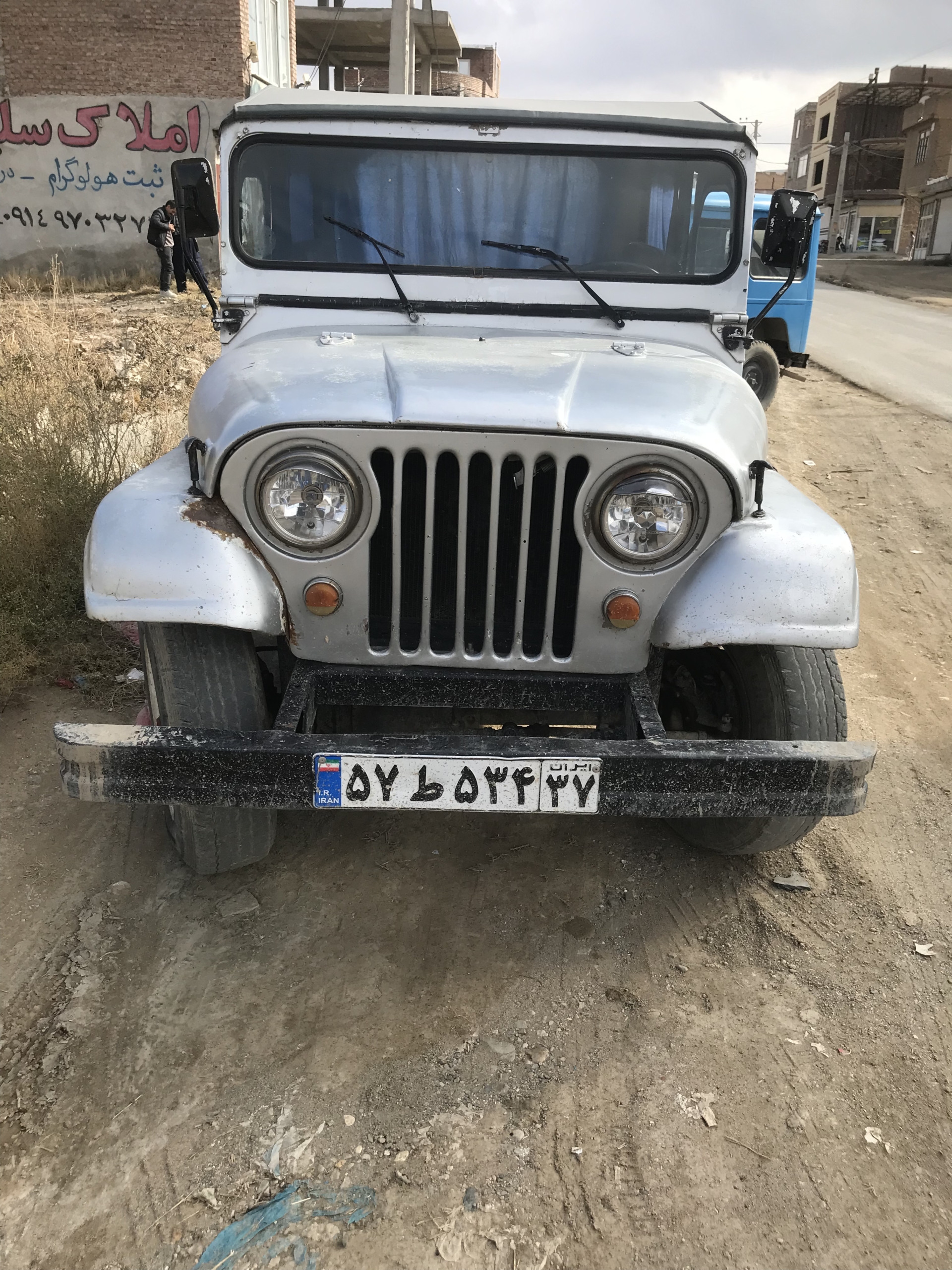 جیپ گالانت مدل۶۶ قیمت مناسب برای بازسازی موتورروغن سوزی جزئی دارد دیفر وگیربکس ضمانتی